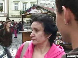 Jeune fille aux peti ...