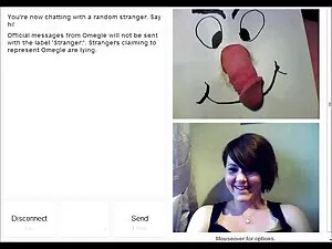 MILF sexy jouant ave ...